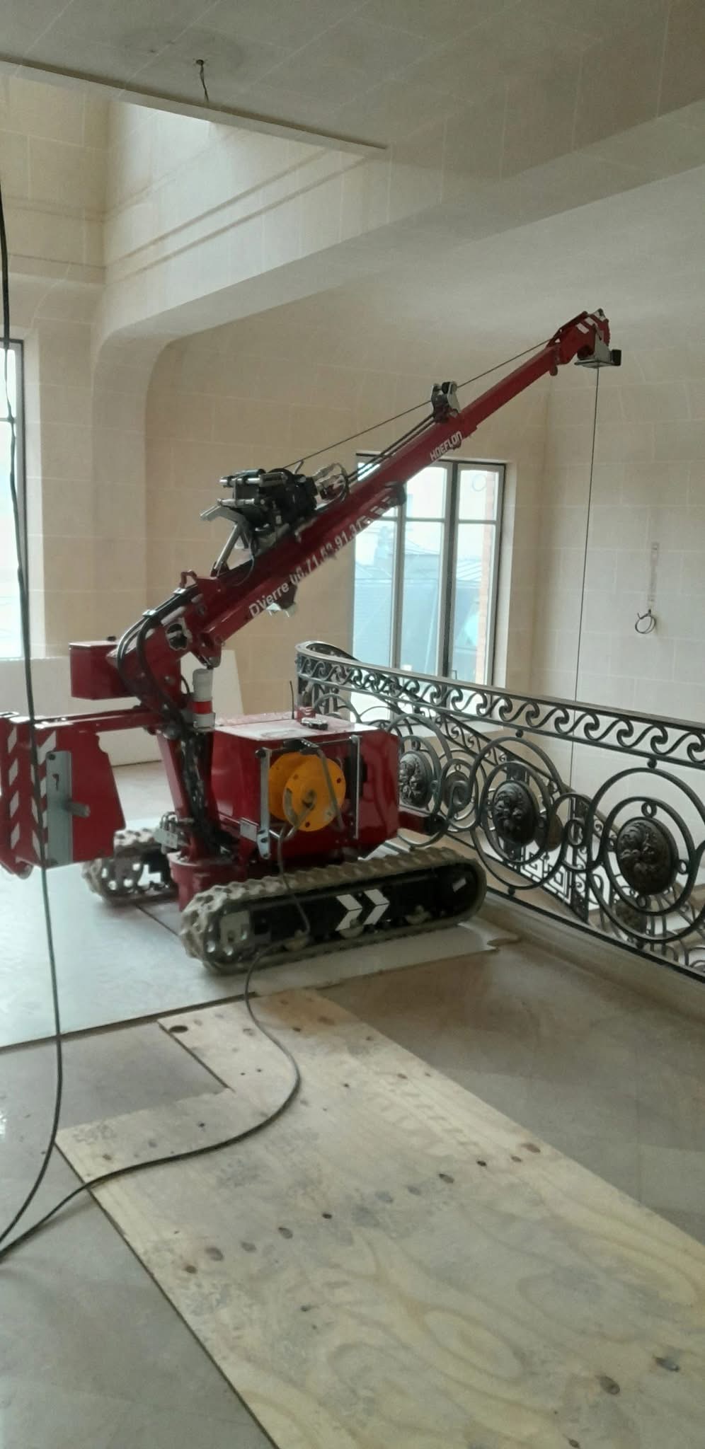 Hoeflon Compact Crane
